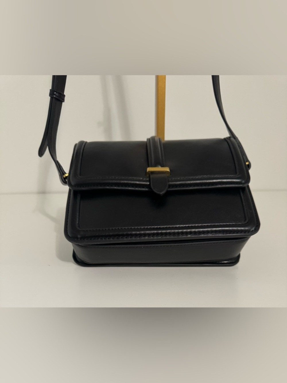 MANGO Rectangle Piece Classic Black Leather Crossbody Bag with Gold Accent NWOT - Picture 7 of 12